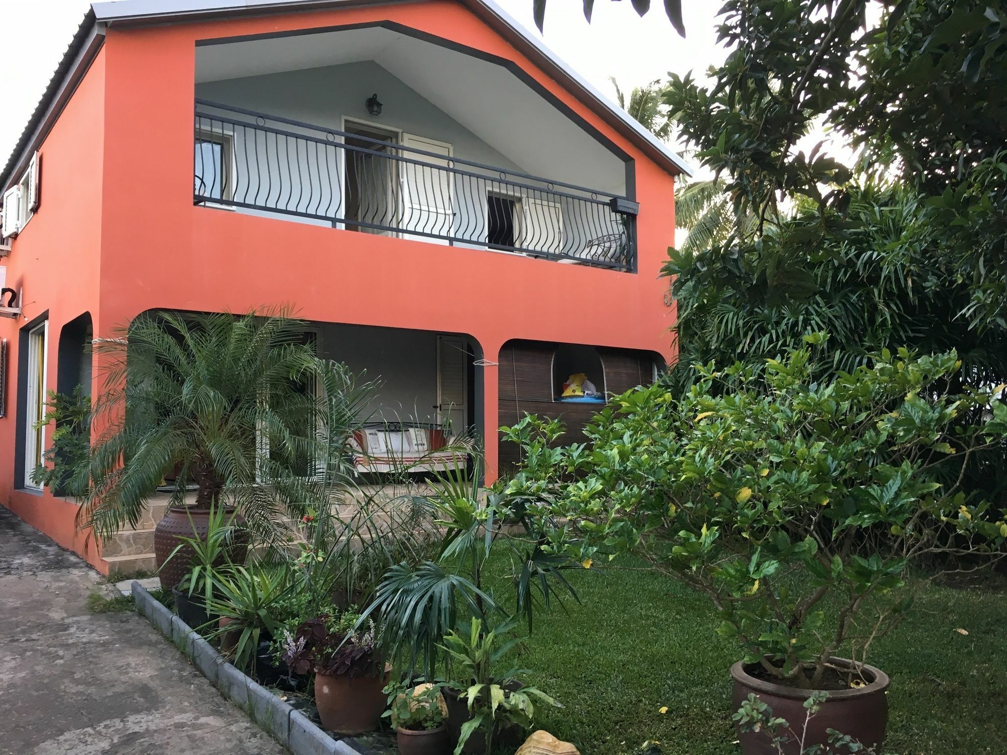House With 5 Rooms In Etang Sale, With Wonderful Mountain View, Enclos Exteriér fotografie